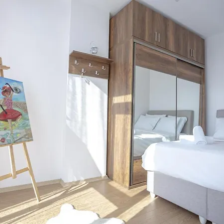 Bright And Cozy With City View In Besiktas